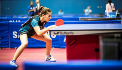 Rahel Aschwanden jouant au tennis de table