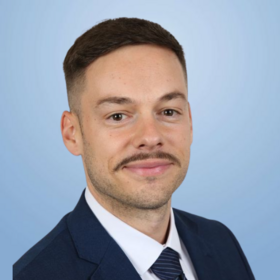Dr. Oliver Schmid