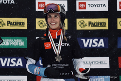 Jenny Ladina sur un podium